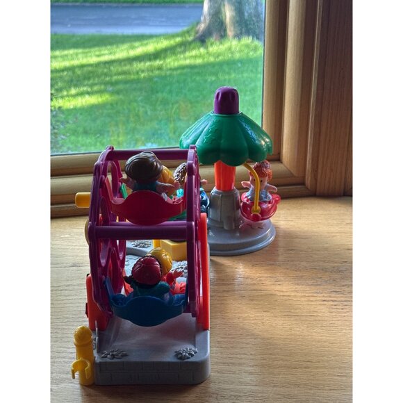 Fisher Price Little People Carnival Circus Ferris Wheel Spin Rocket 7 Figures - Picture 5 of 11